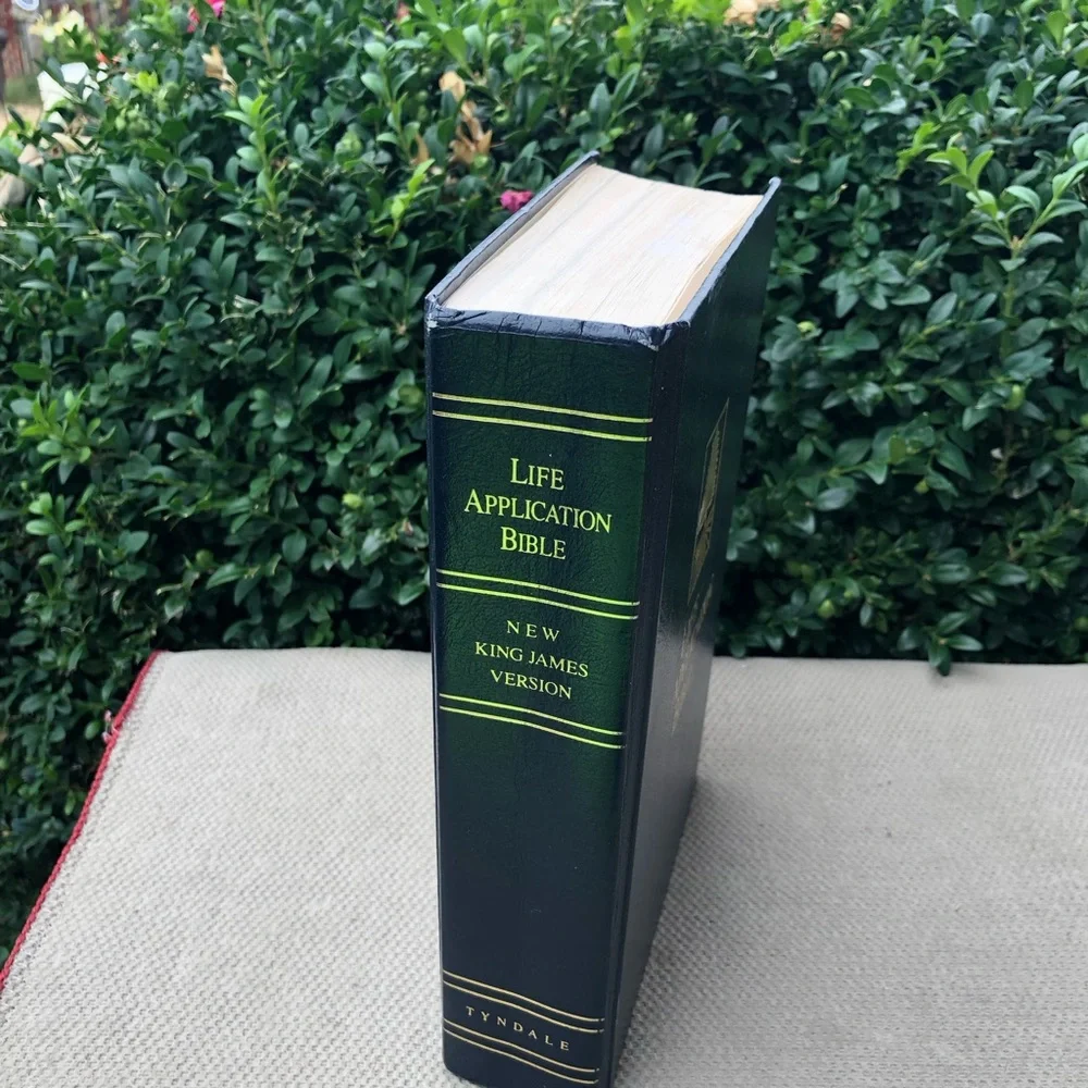 Life Application Bible Black with Green Logo  by Tyndale 1993